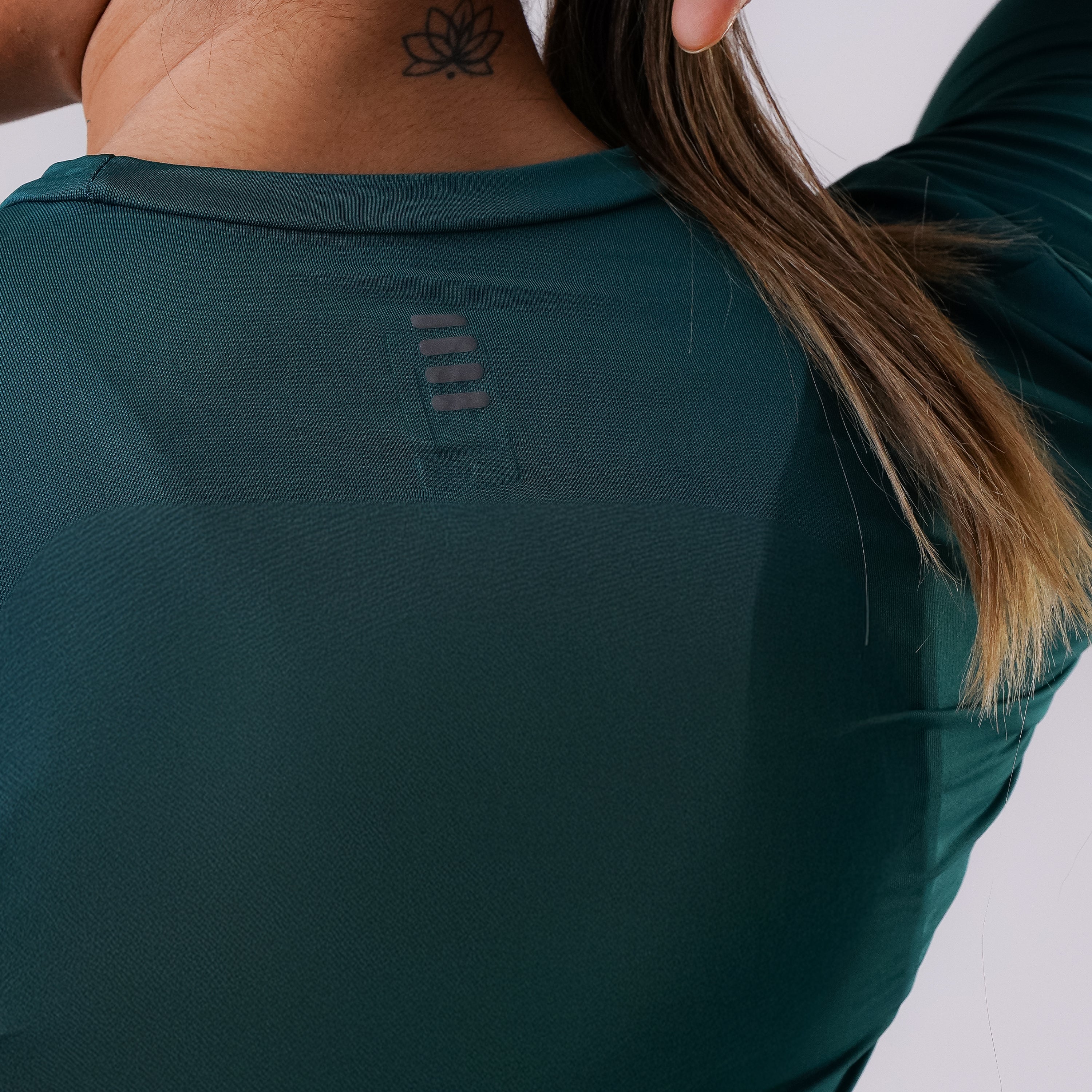 NOMAD WOMEN'S FULL SLEEVE COMPRESSION TEE