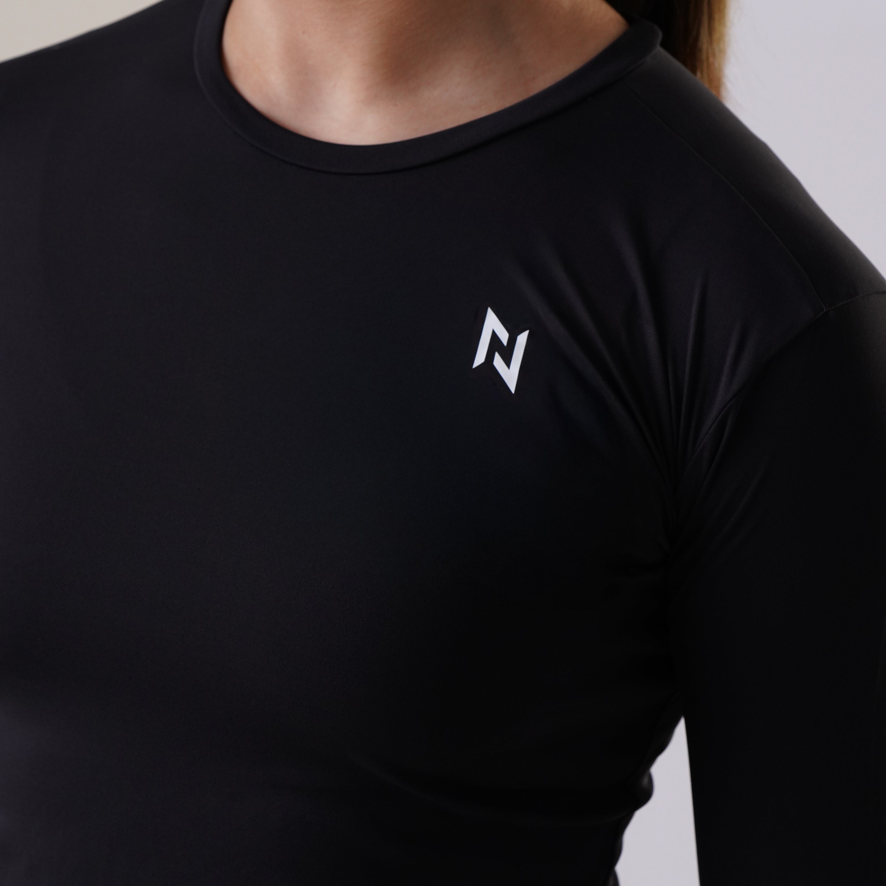 NOMAD WOMEN'S FULL SLEEVE COMPRESSION TEE