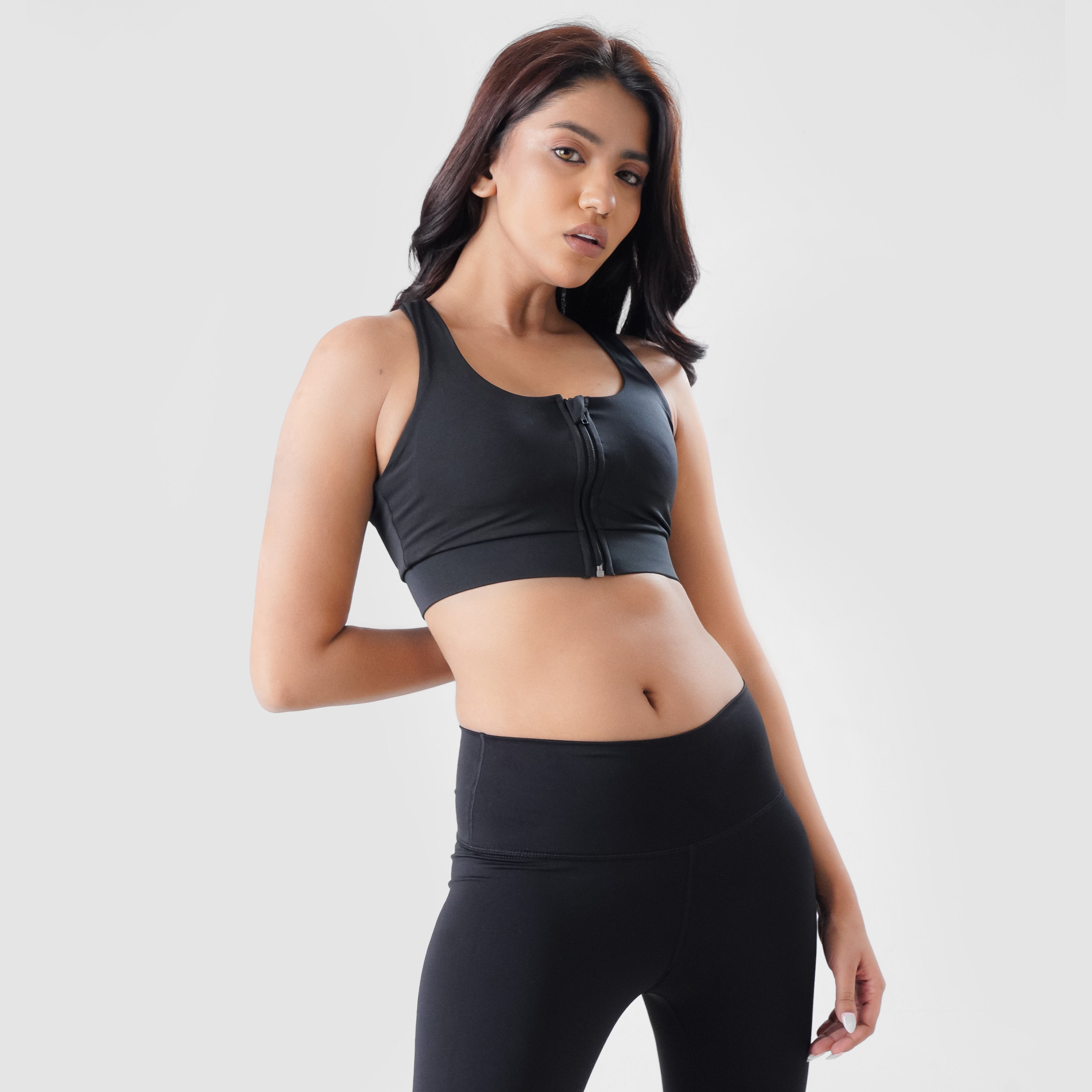 Aero Dry Front-Zip Sports Bra