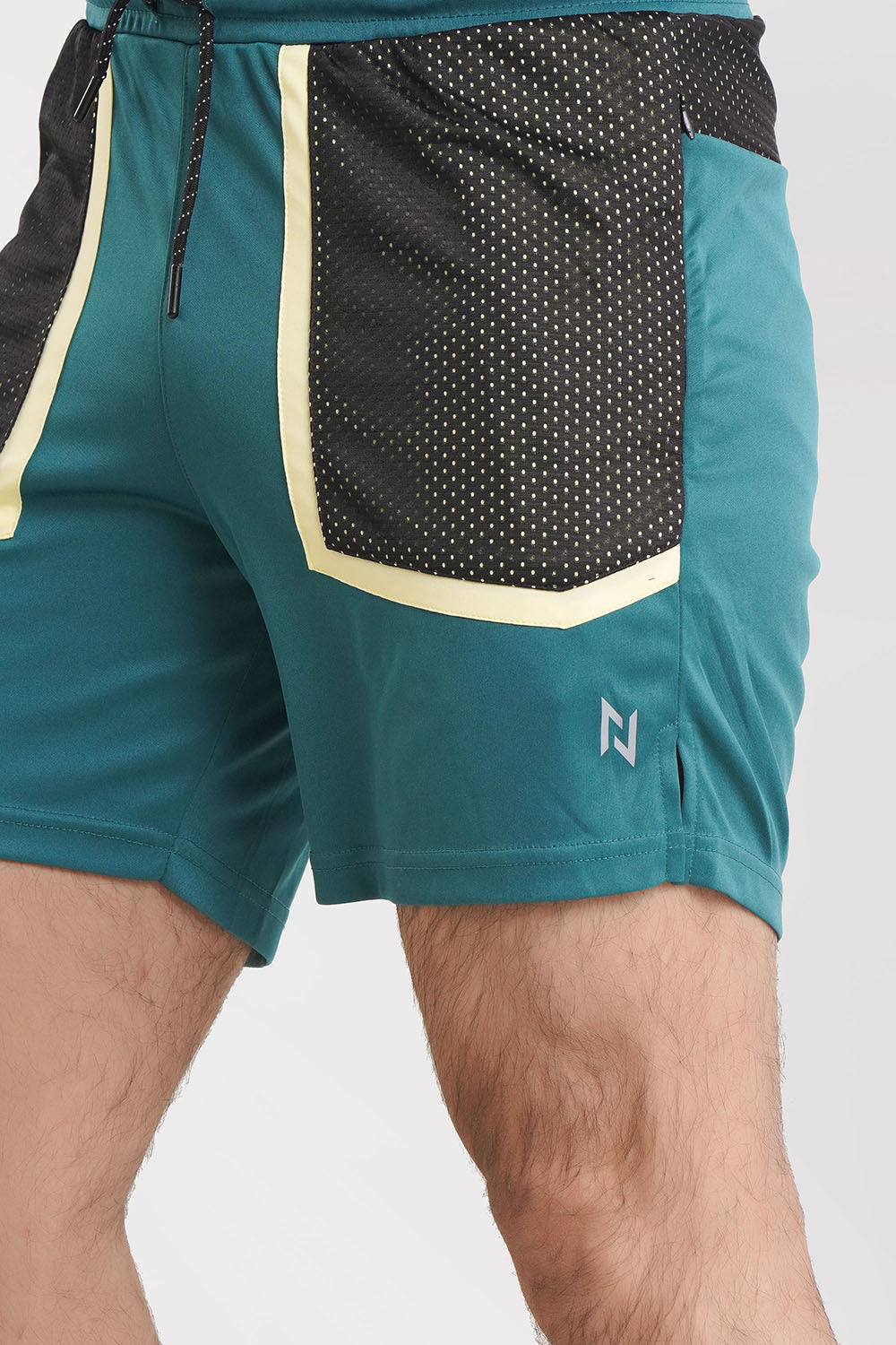 PERFORMANCE MESH SHORT