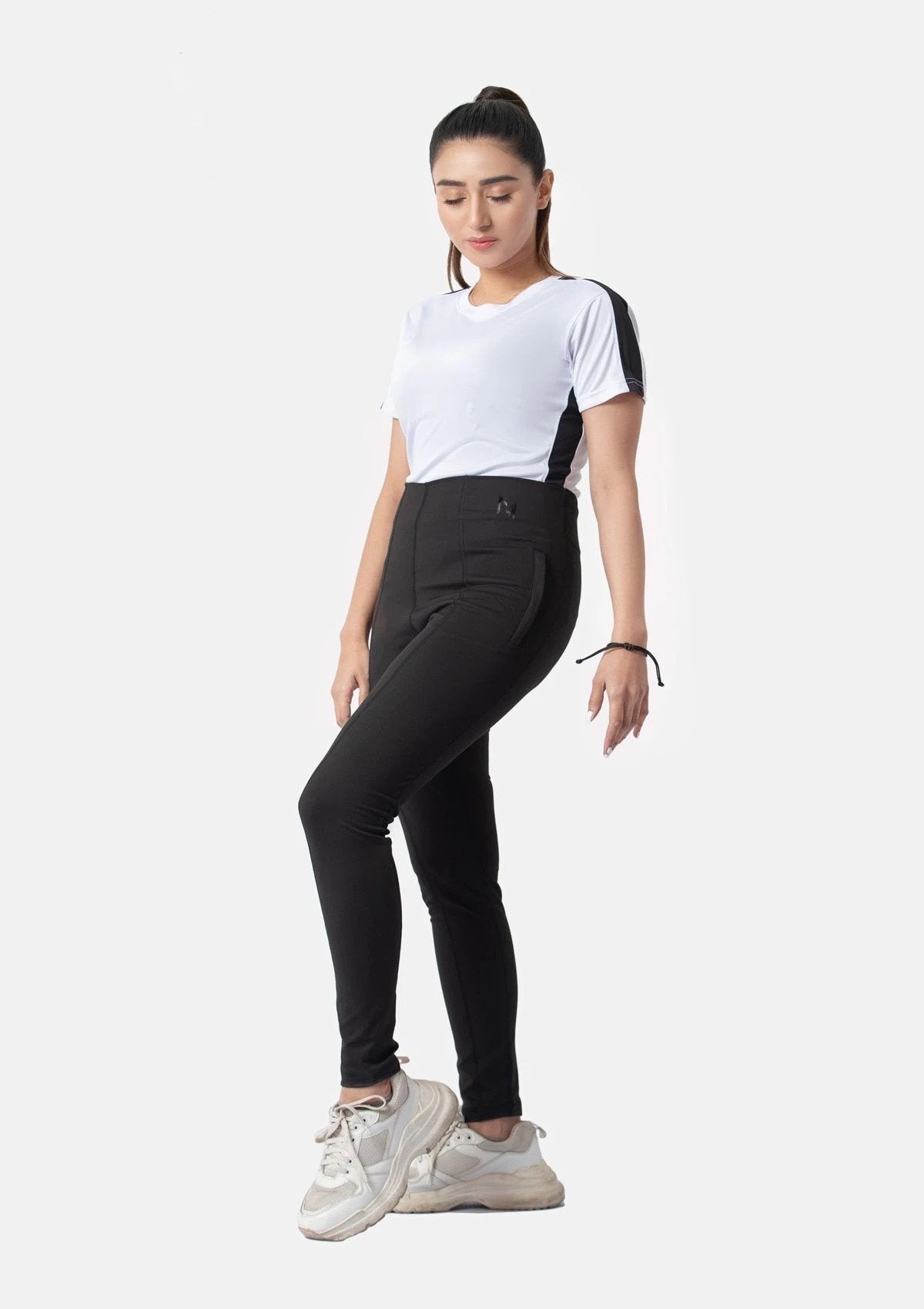 BLACK LEGGINGS WITH ZIP - Nomad pk